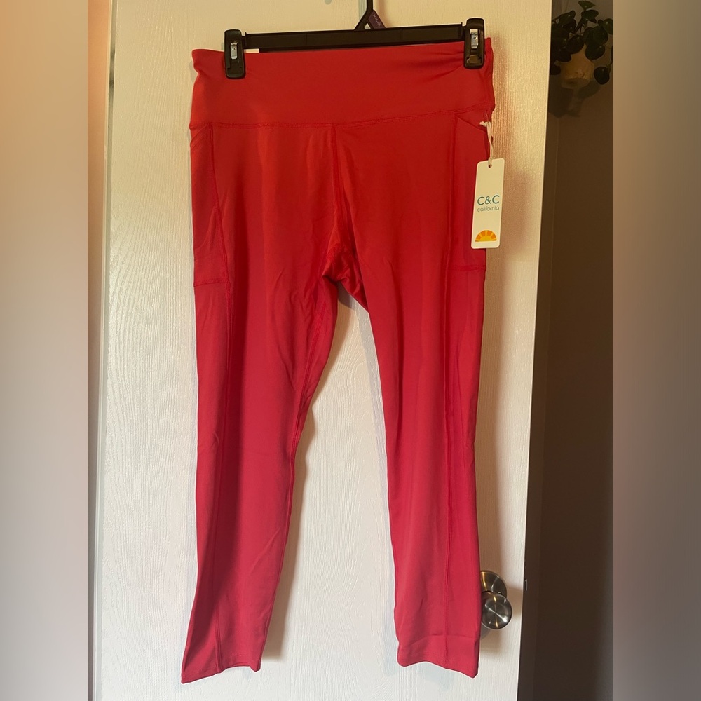 Leggings. Never worn. Still has tags on them!!